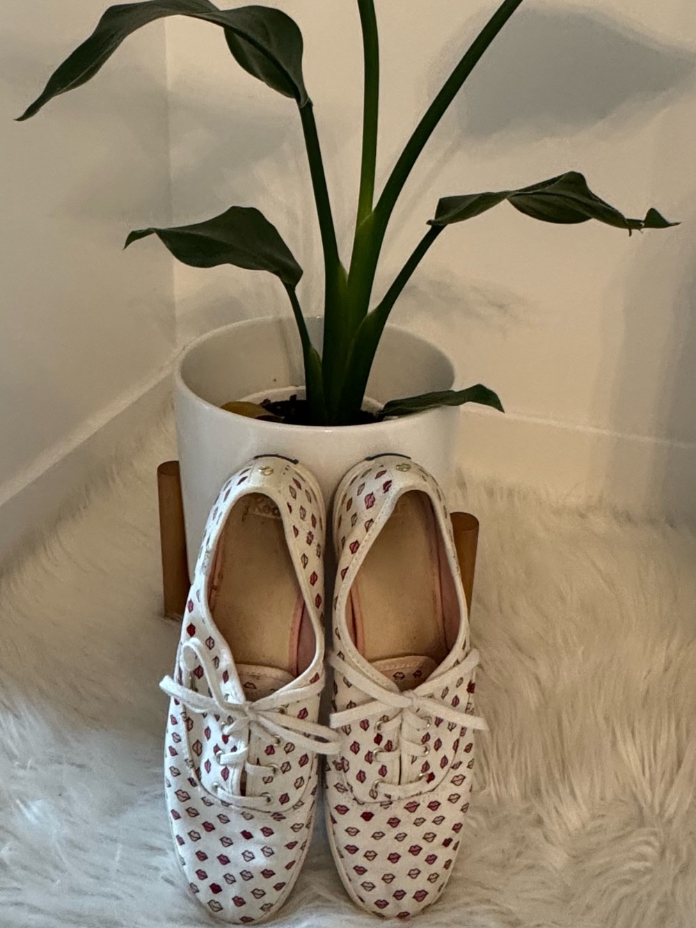 Keds White Canvas Sneakers with Lip design